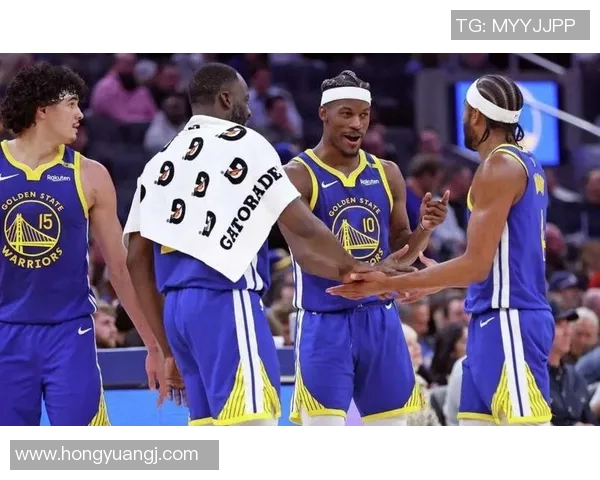 勇士与掘金季后赛第三场激战回顾球星表现与战术分析